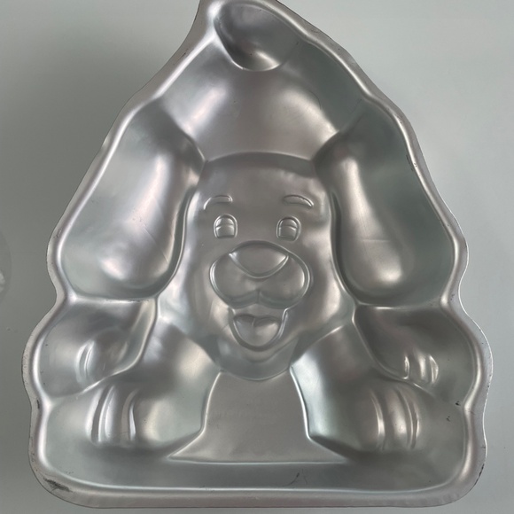 Wilton Playful Pup Cake Pan 🐶 - Picture 3 of 4